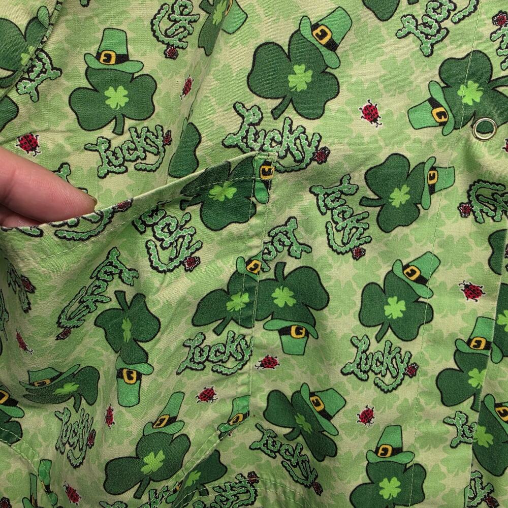 St Patricks Day Scrub Top Jacket Womens XL Shamrock Leprechaun Long Sleeve - Picture 7 of 7